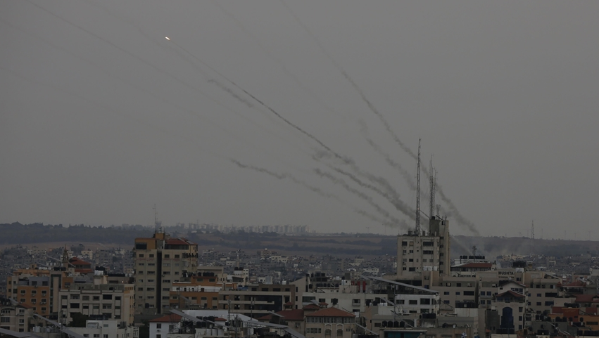 加沙城内射向以色列的火箭弹  图源：外媒
