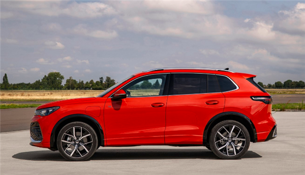 大众“头牌SUV”途观正式发布:内饰外观全部换新 电动味十足