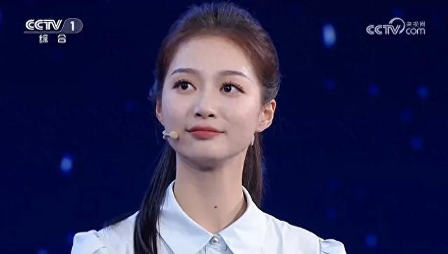朱迅问冯琳,想不想成为董卿那么优秀的主持人?她回答笑翻了__凤凰网