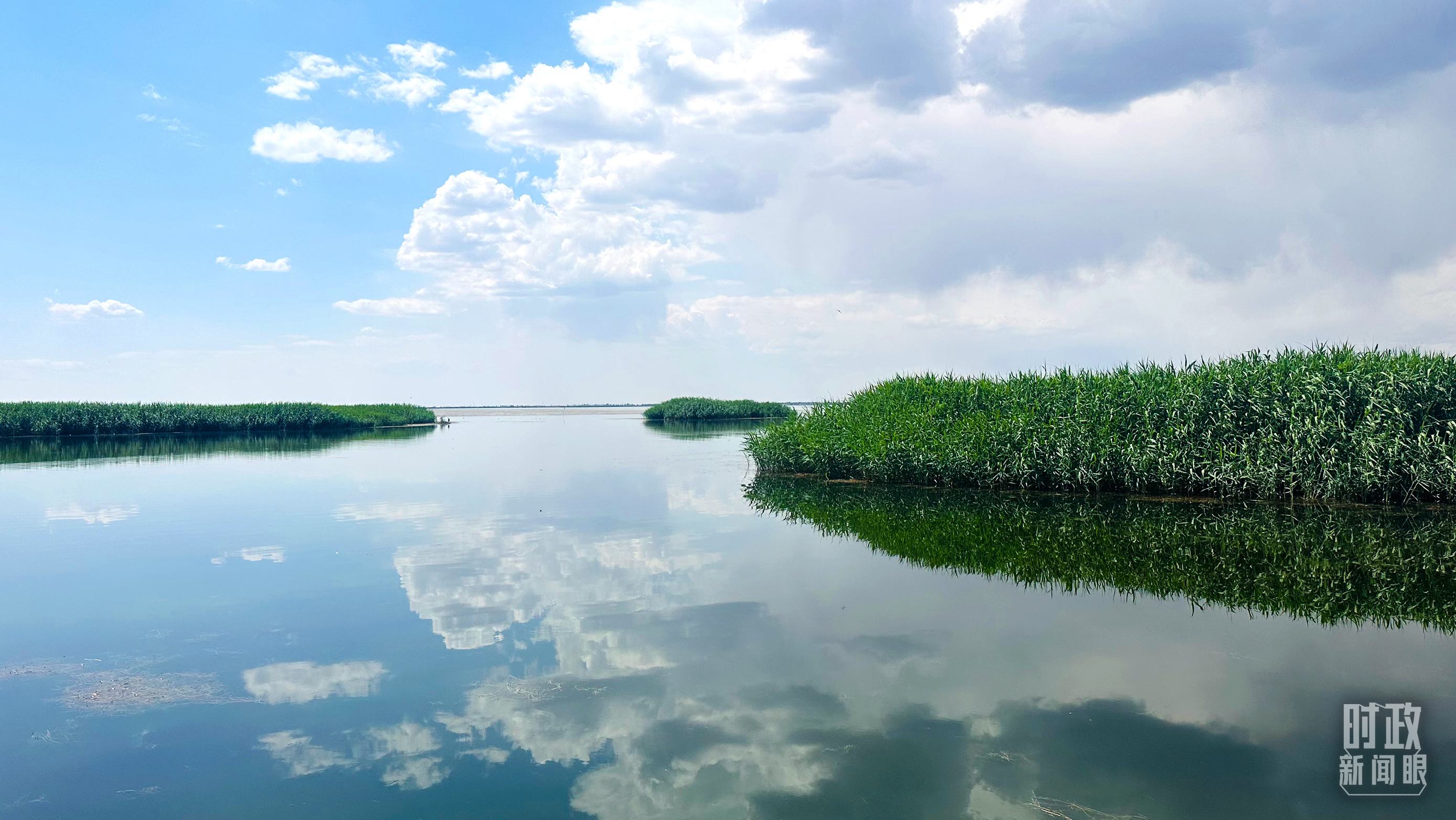 △内蒙古乌梁素海，是黄河流域最大的湖泊湿地。（总台央视记者范一鸣拍摄）