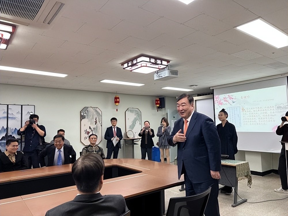 中传未来董事长程振鹏接受中国驻韩大使邢海明会见_凤凰网