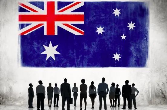 ◆澳大利亚政府预计，新政策将使净移民人数从去年的 51 万下降到 2025 年的 25 万。