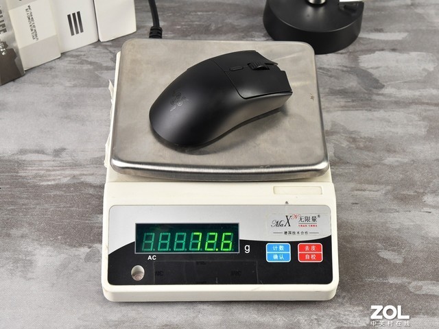 雷蛇毒蝰V3极速版鼠标评测:轻巧电竞助手
