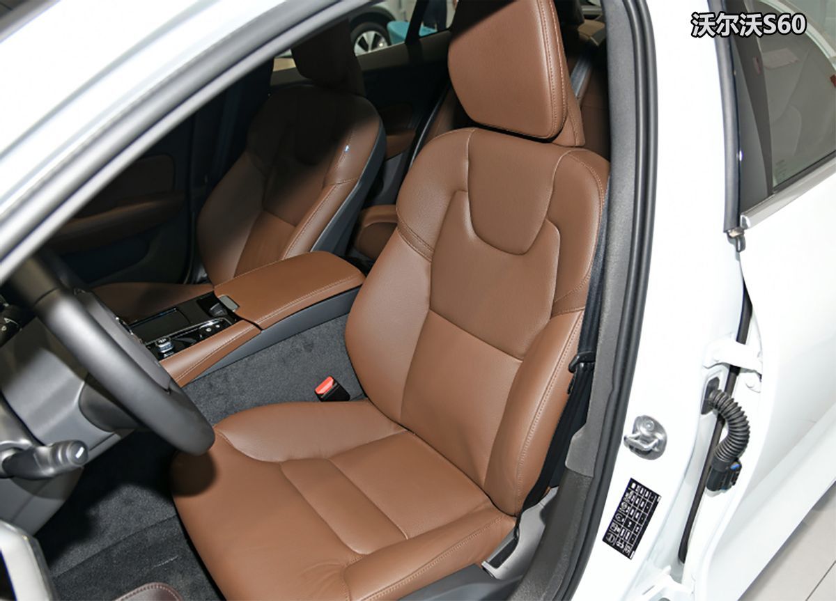 谁是更运动的豪华中级车?沃尔沃S60对比宝马3系