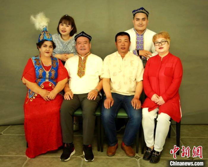 网信新疆阿依古丽 748FAE7E0EF0129F860477A4772F9E2B98DB3398_size48_w700_h562.jpg