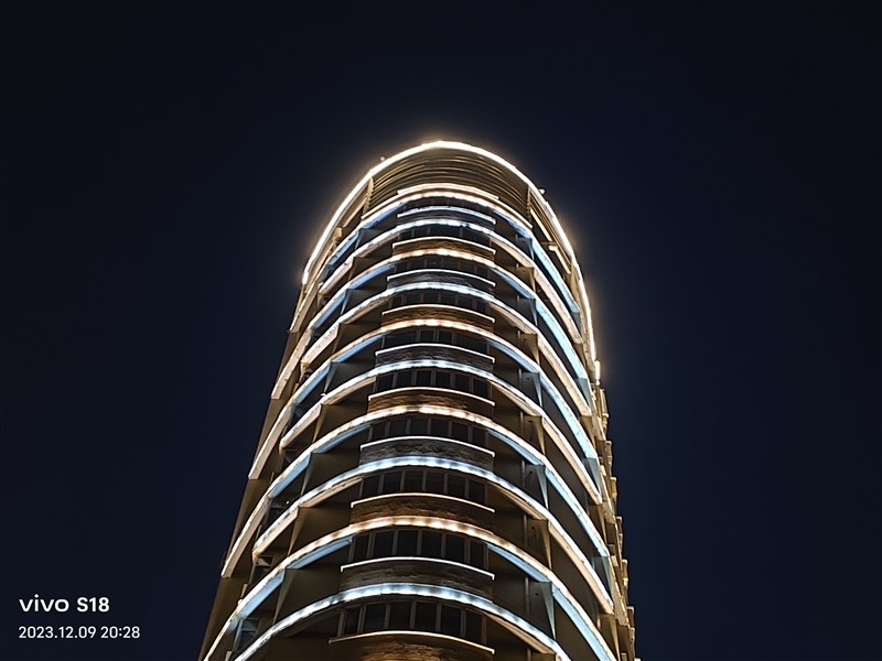 8mm机身下的续航王者!vivo S18评测:5000mAh超薄蓝海电池 轻松用一天半