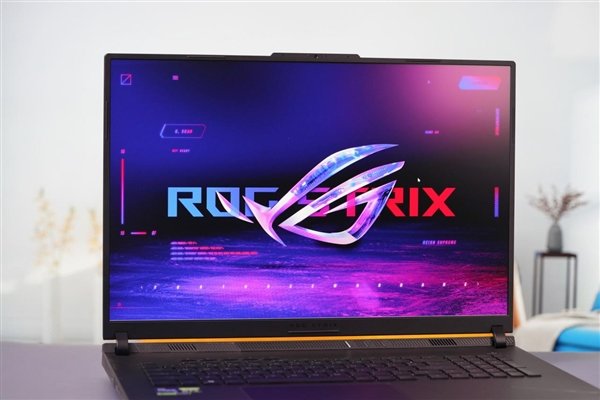 18英寸大屏+RTX 40系显卡!ROG枪神7 Plus超竞版图赏