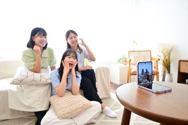 三星Galaxy Z Flip5影像教程:立式自由拍摄定格精彩瞬间