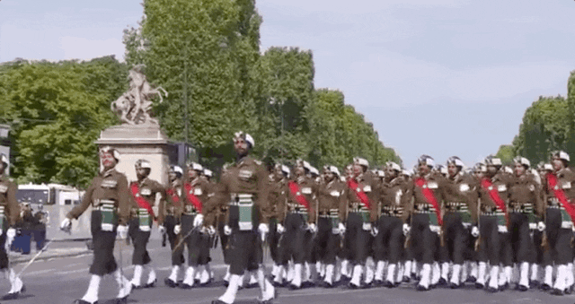 ▲ 240名印度步兵在法国国庆阅兵式中打头阵。（视频截图）