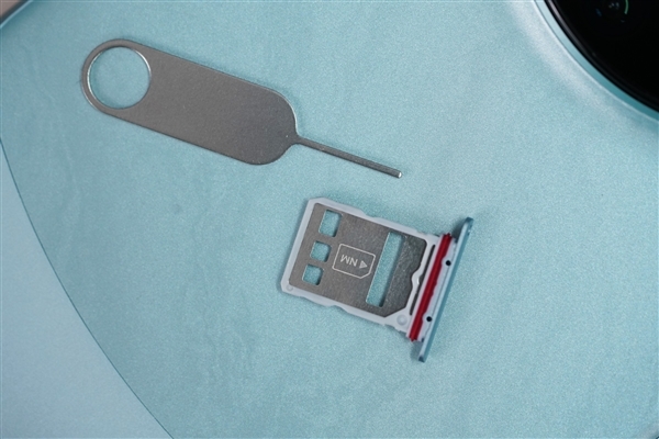 三挖孔前所未有!华为Mate 60 Pro雅川青图赏