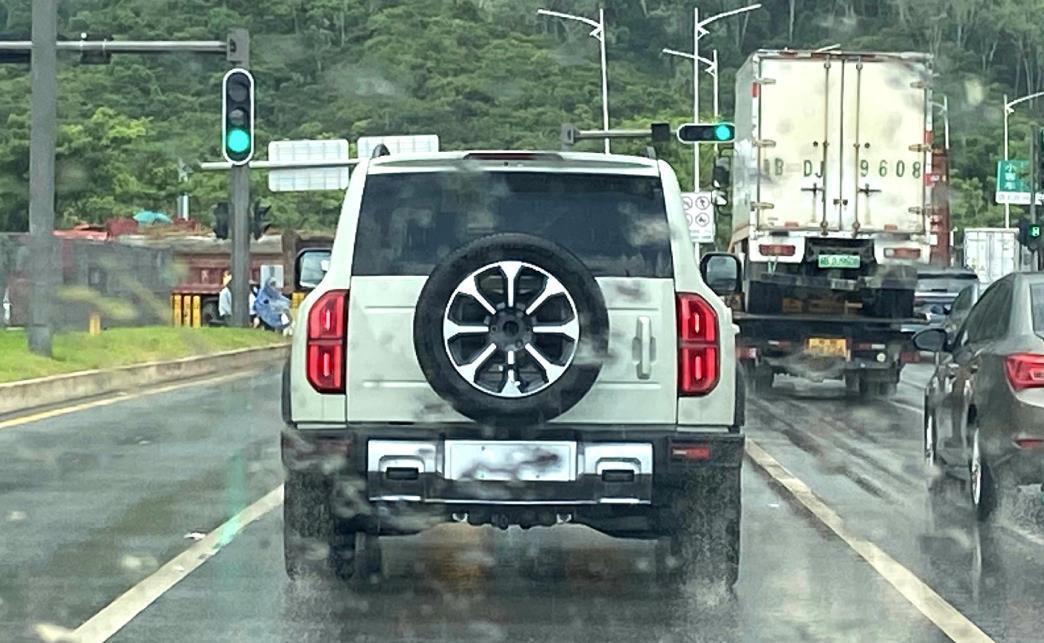 方程豹5实拍曝光 路虎卫士+福特烈马?预计售价40万元