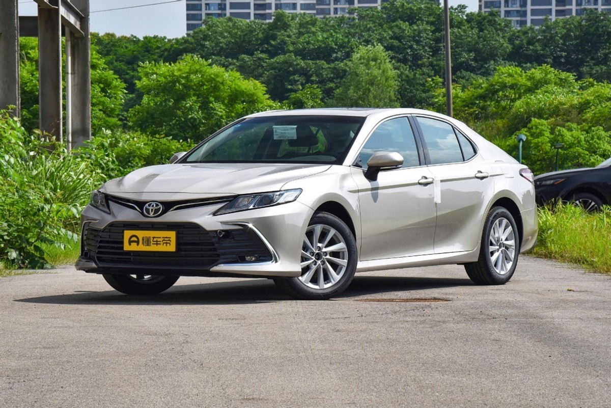 国货之光对比合资老将 全新红旗H5和丰田凯美瑞怎么选?