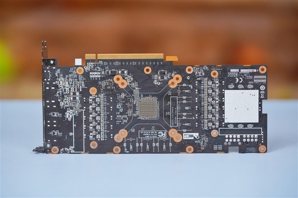 中国特供!蓝宝石AMD RX 6750 GRE 10GB白金版图赏