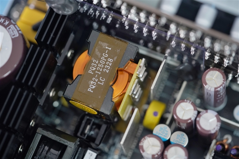 全白颜值 更有性价比!鑫谷昆仑MU-1000G冰山版电源评测:12V满载偏移仅有0.13%