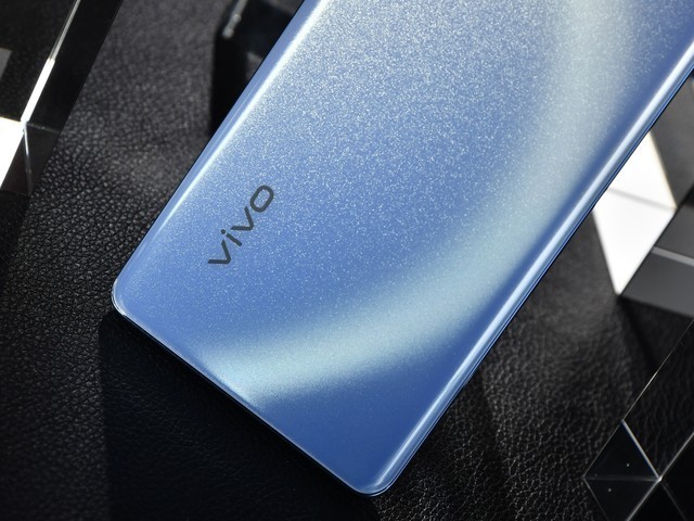 vivo Y100评测:超薄5000mAh长续航,512GB大内存流畅耐用