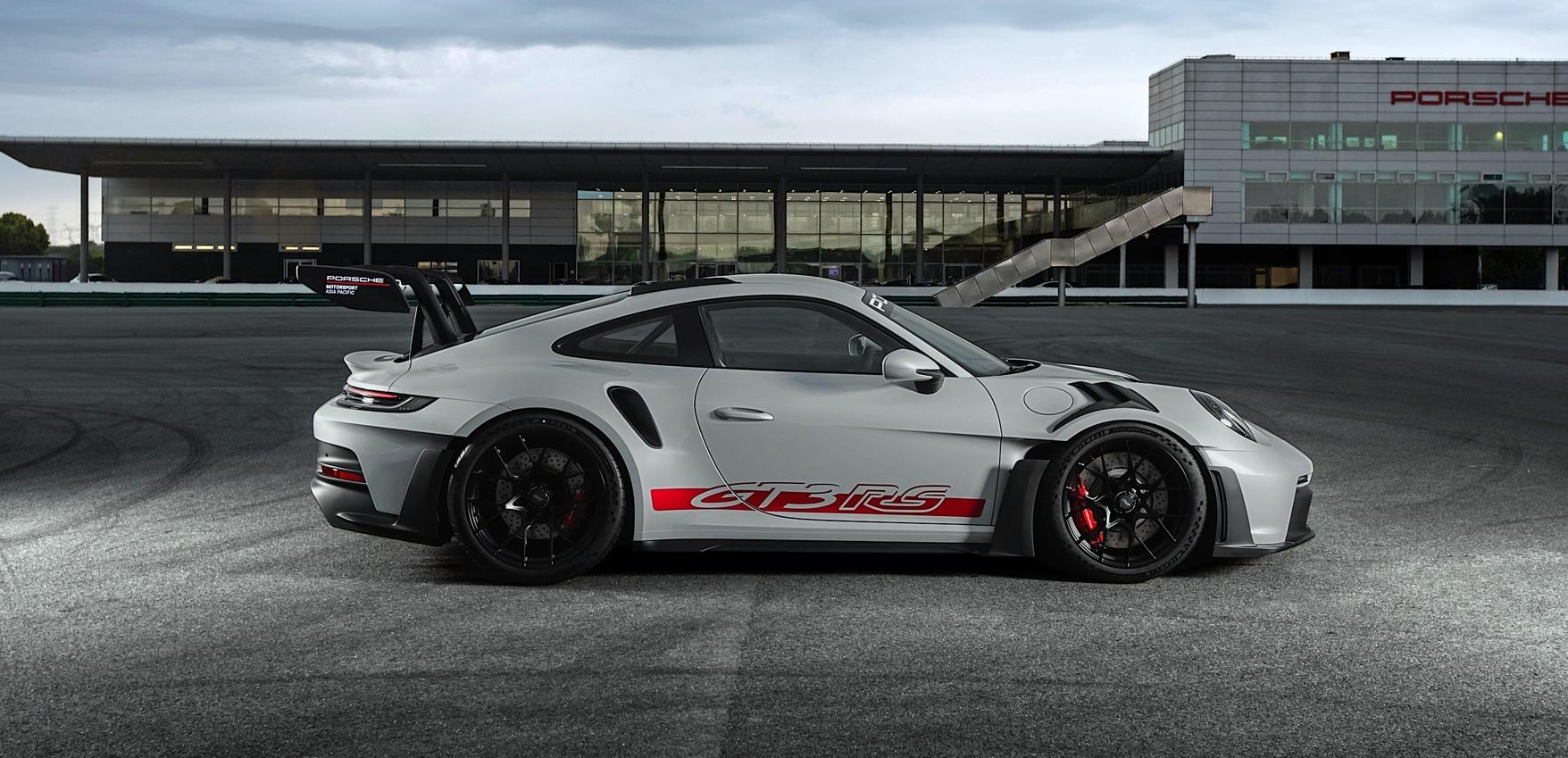 300. 9992万元 今晚做梦的素材有了 全新911 GT3 RS售价公布