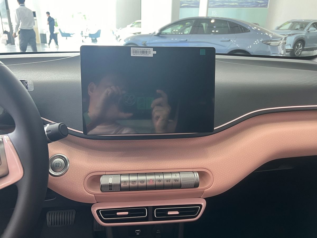 5月卖了8000多辆,它和五菱缤果怎么选?比亚迪海鸥实拍