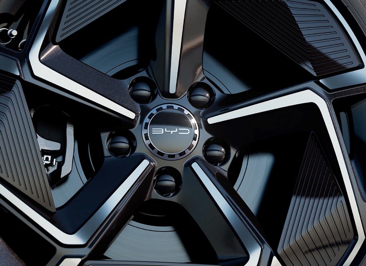 比亚迪海豹降价2.3万元 这下诚意够足了吧 选哪款车最划算?