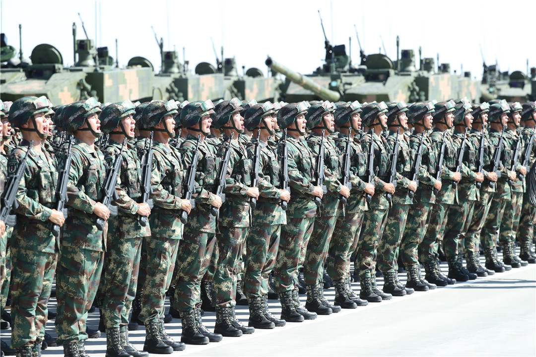 庆祝中国人民解放军建军90周年阅兵现场，受阅部队接受检阅。新华社记者陈建力 摄