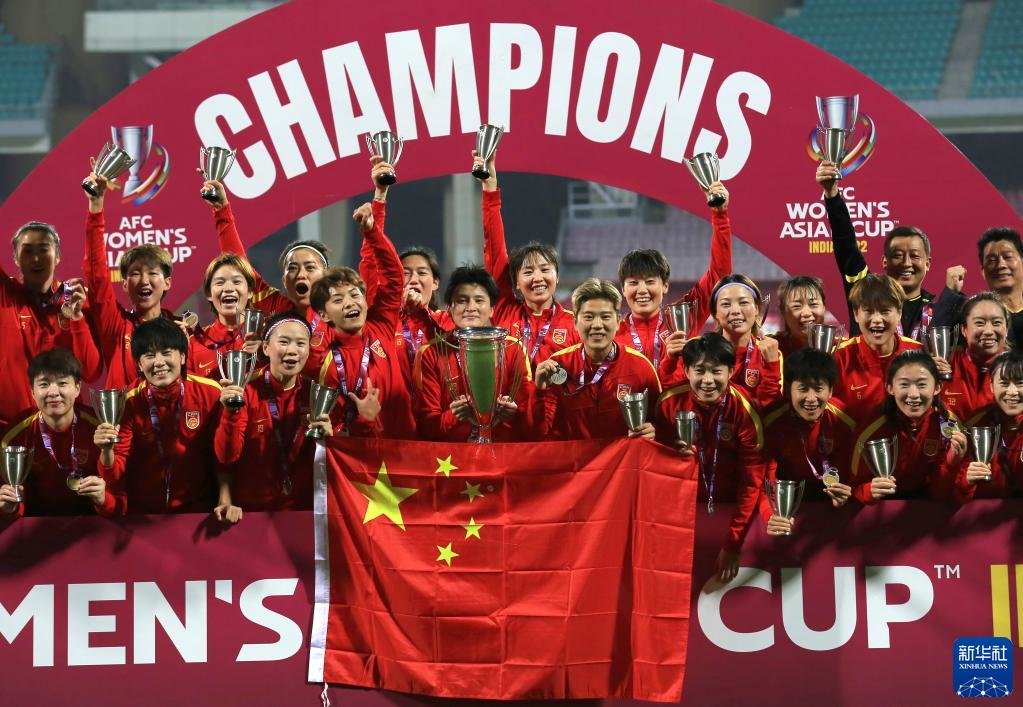 这是2022年2月6日,中国队在2022女足亚洲杯颁奖仪式上庆祝