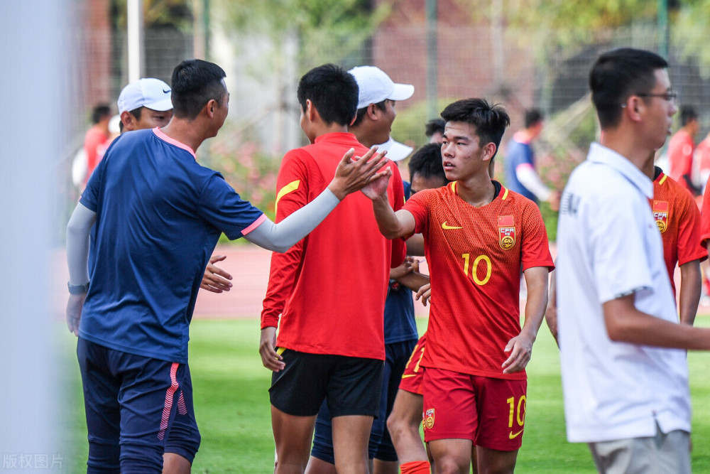 中国C罗刚加盟西乙球队，就火线获得首秀机会，差点单场独造两球