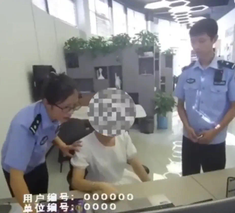 对话民警还原四川版《孤注一掷》惊险瞬间：警方赶上门夺下网银盾挽回企业320万损失丨孤注一掷后果有多严重