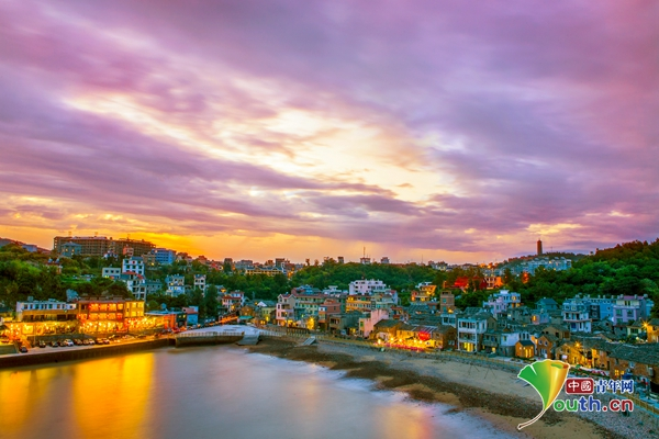 夜景如画。温晴 摄