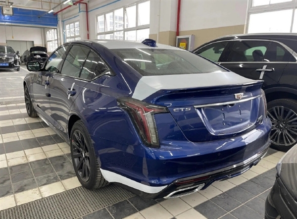 年轻人的第一辆后驱轿跑!全新凯迪拉克CT5实车曝光