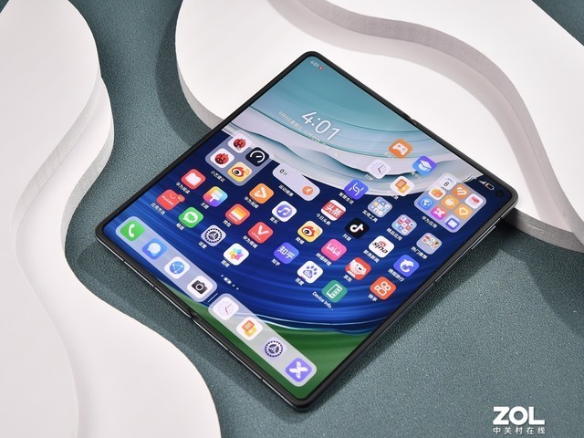 华为Mate X5抢先上手体验:折叠屏机皇强势回归