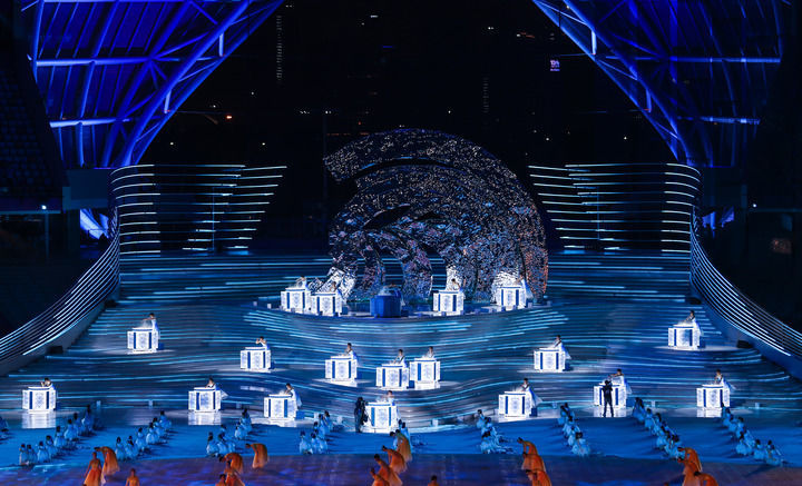 9月23日，演员在开幕式上表演。新华社记者 贾浩成 摄