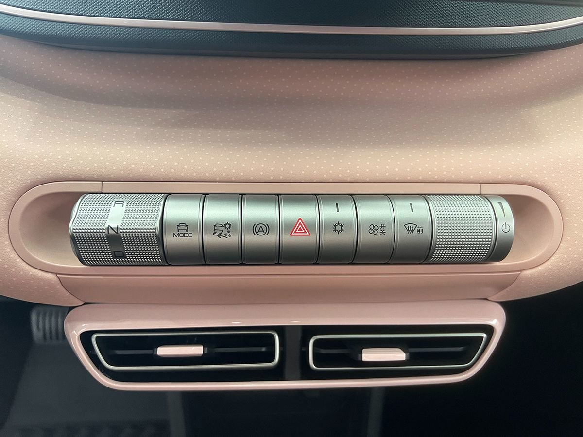 5月卖了8000多辆,它和五菱缤果怎么选?比亚迪海鸥实拍