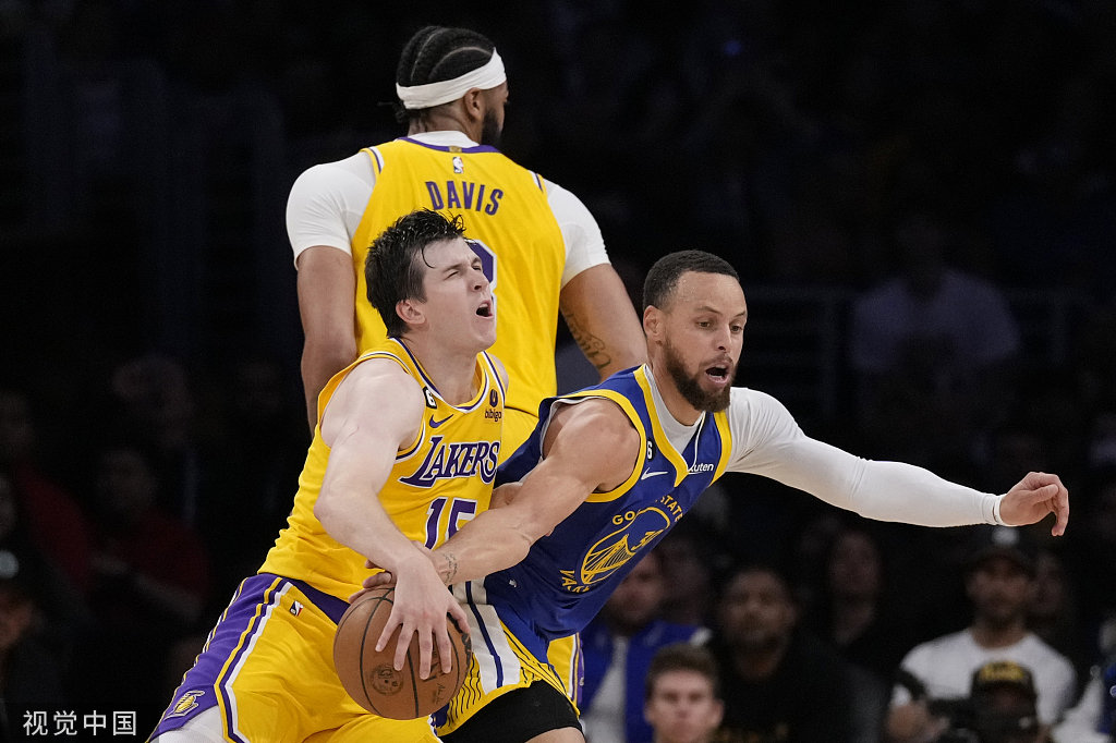 湖人险胜勇士詹姆斯末节爆发