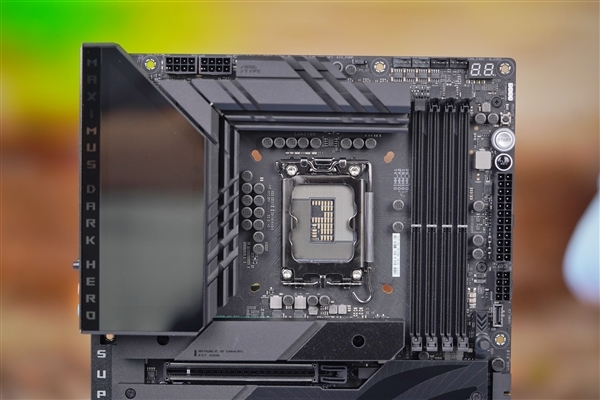 支持14代酷睿!ROG MAXIMUS Z790 DARK HERO主板图赏