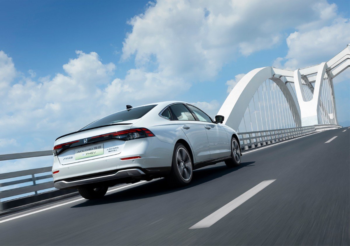 重新发布了一下迈腾PHEV,全新雅阁PHEV真是2023年的产品?