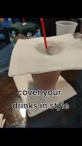 为什么很多女生在酒吧喝酒，会用纸巾盖住杯子？
