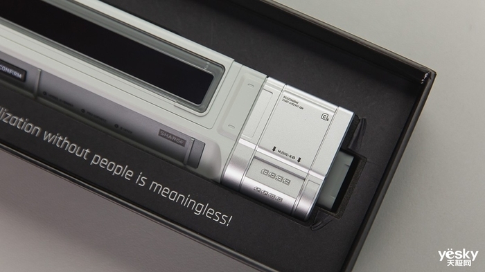 不错的周边,难用的充电宝 闪极联名《流浪地球2》移动电源体验