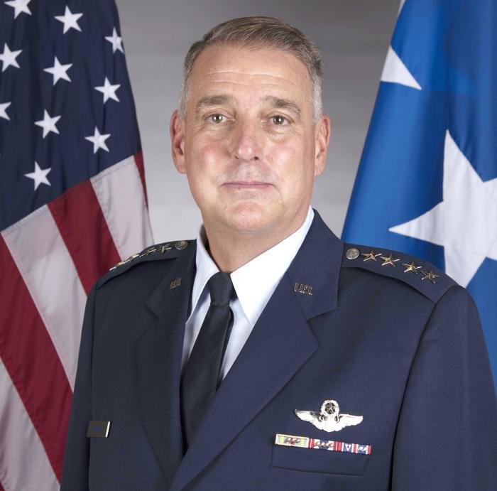 图为美空军机动司令部司令迈克·米尼汉。图片来源：美国空军网站