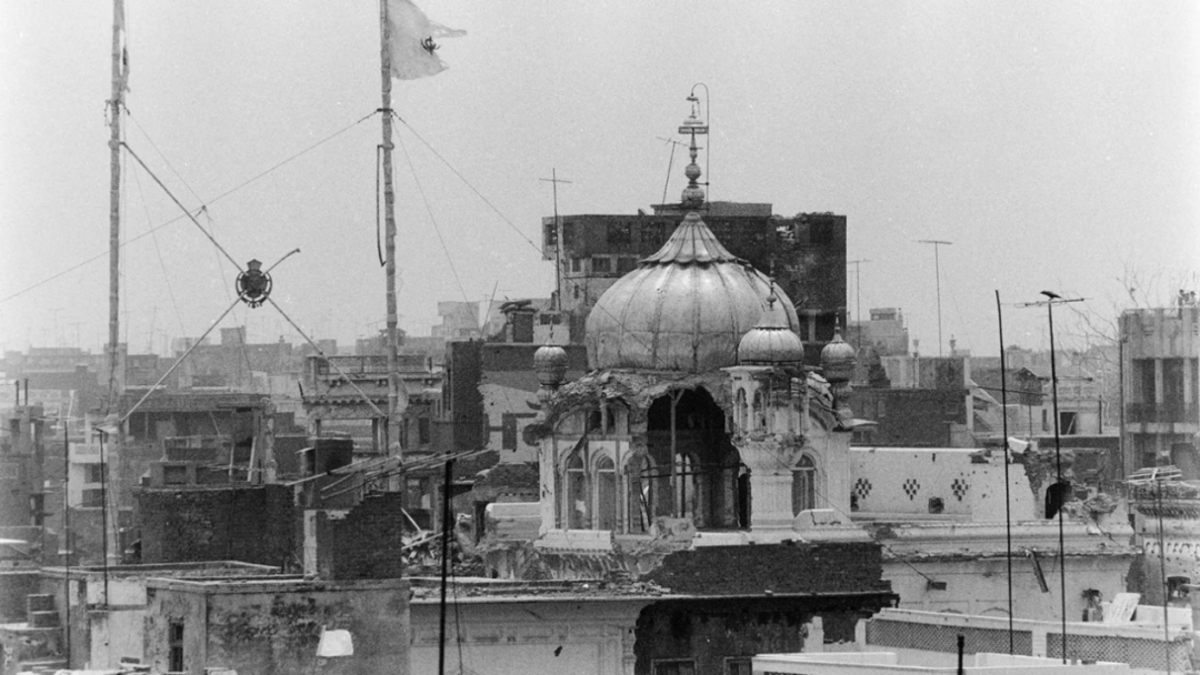 1984年印度军队袭击过后受损的锡克教阿姆利则金庙建筑群