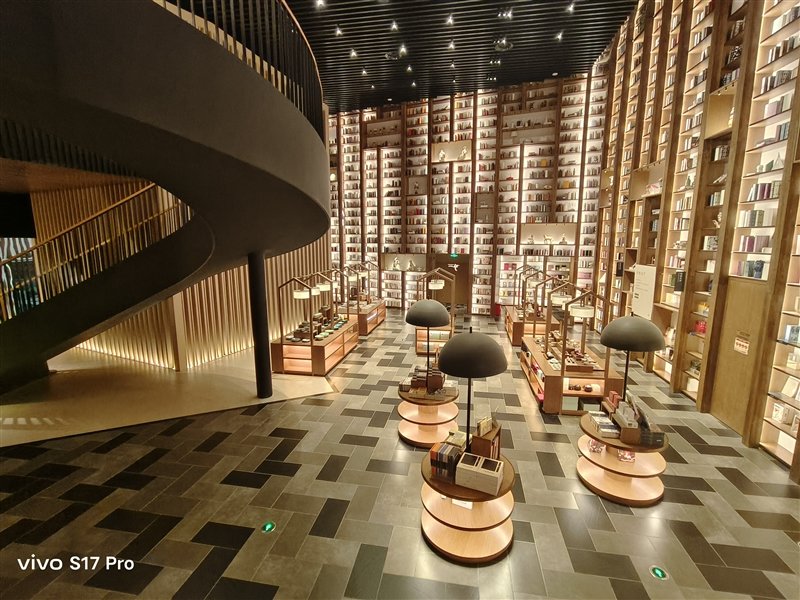 8mm机身以下我最能打!vivo S17 Pro评测:3499元轻薄手机之王