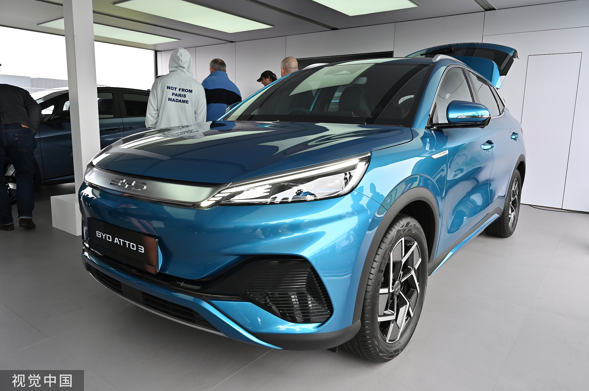 今年4月，一辆比亚迪Atto 3电动汽车在英国范堡罗国际车展上展出 图自视觉中国