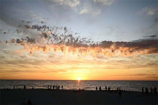 2099元!尼康尼克尔Z DX 24mm f/1.7正式发布:夜拍画质绝