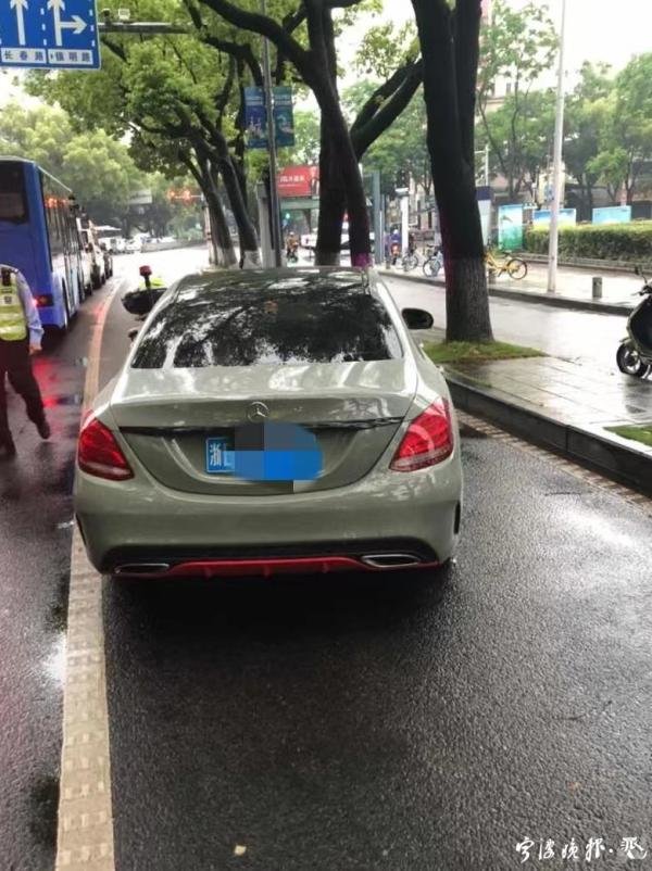 涉事车辆 宁波晚报 图