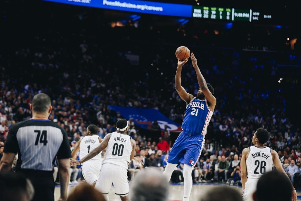 NBA季后赛：76人96-84逆转篮网 大比分2-0领先