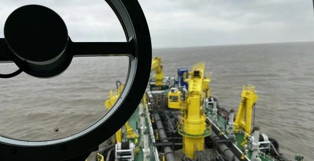 大型耙吸式挖泥船“新海虎8” 中交上航局供图