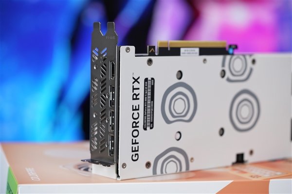 年轻人的第一只“大橘”!COLORFIRE RTX 4060 Ti橘影橙图赏