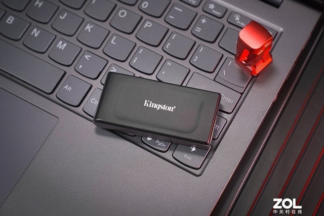 【有料评测】金士顿XS1000移动固态硬盘评测 高速移动存储典范