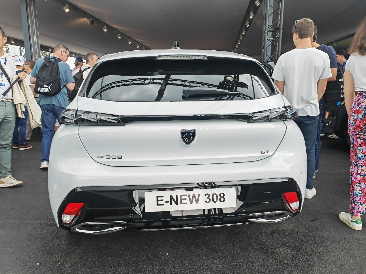 标致下定决心搞电车?纯电版308亮相 续航只有400km