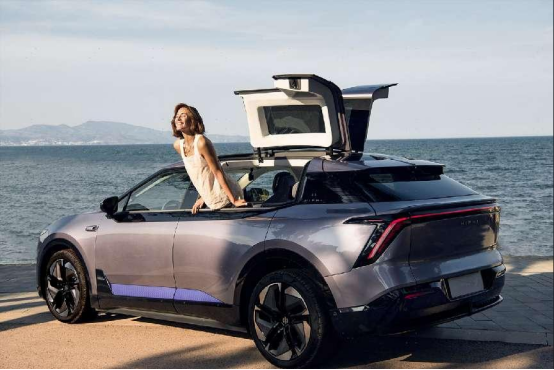 【新闻稿】高合亮相2023古德伍德速度节 丁磊陪同里士满公爵体验HiPhi Y2085.png