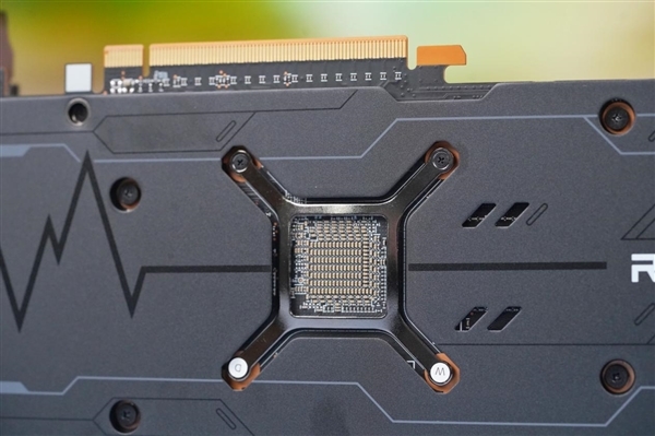 中国特供!蓝宝石AMD RX 6750 GRE 10GB白金版图赏