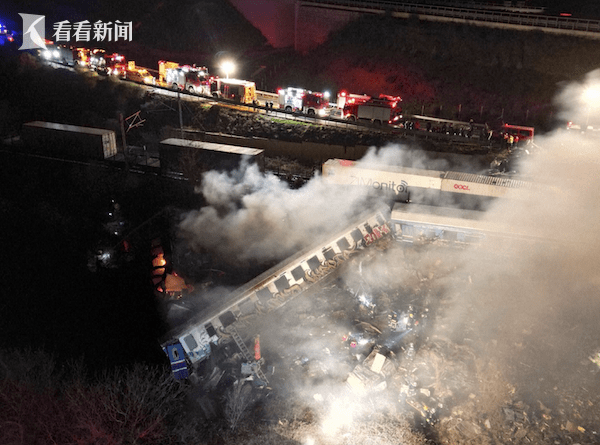 希腊发生火车相撞事故：车厢起火、数十人受伤